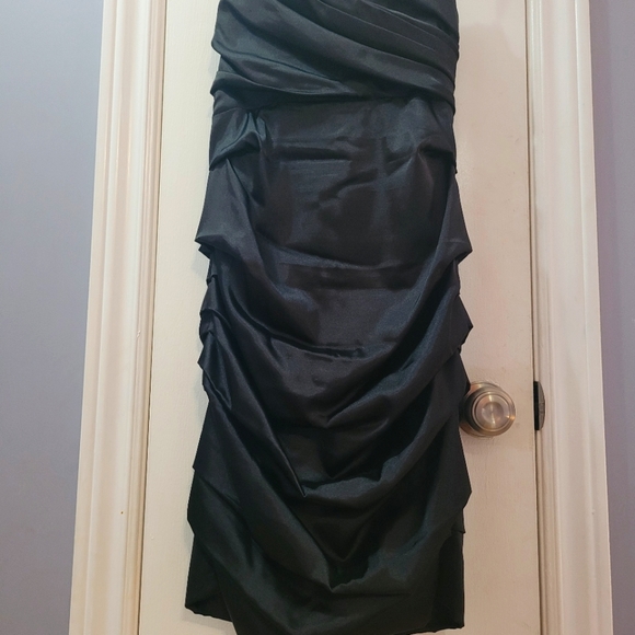 Le Chateau dress - Picture 1 of 3